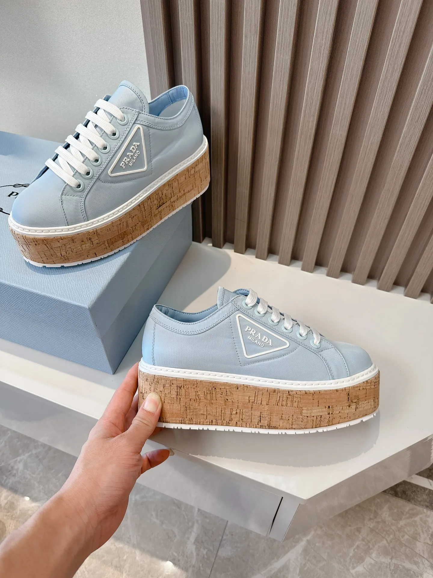 👟👟Ex-factory price 500👟👟 ☑️SNGG ｜Thick-soled high-explosive shoes Super hot Prada Prada 2024 latest spring and summer sawtooth Roman ultra-light thick-soled shoes! Retro, fashionable and avant-garde gear teeth make the whole pair of shoes light, comfortable and brightly colored to meet the various choices of fashionable people of different styles! The iconic molded injection triangle logo is matched with the shape of the upper foot 🦶🏻It’s super nice, every element is fashionable! - MATERIAL Material - ⇢ Upper: imported silk nylon twill ⇢ Lining: sheepskin lining ⇢ Outsole: TPU wood grain rubber combination outsole ⇢size：#35～40